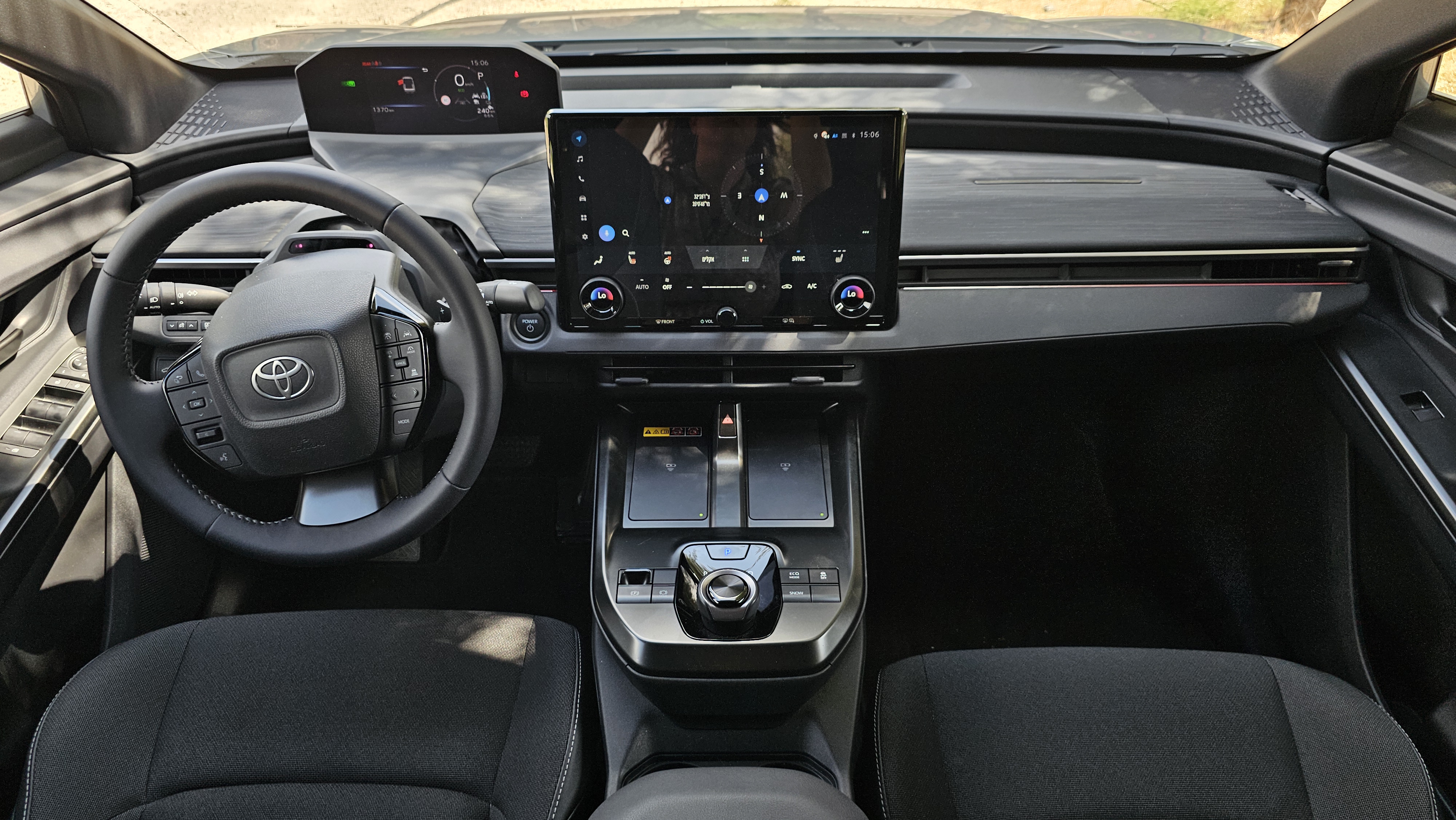 טויוטה C-HR+ חשמלי מבפנים. צילום: אירה מקיינקו