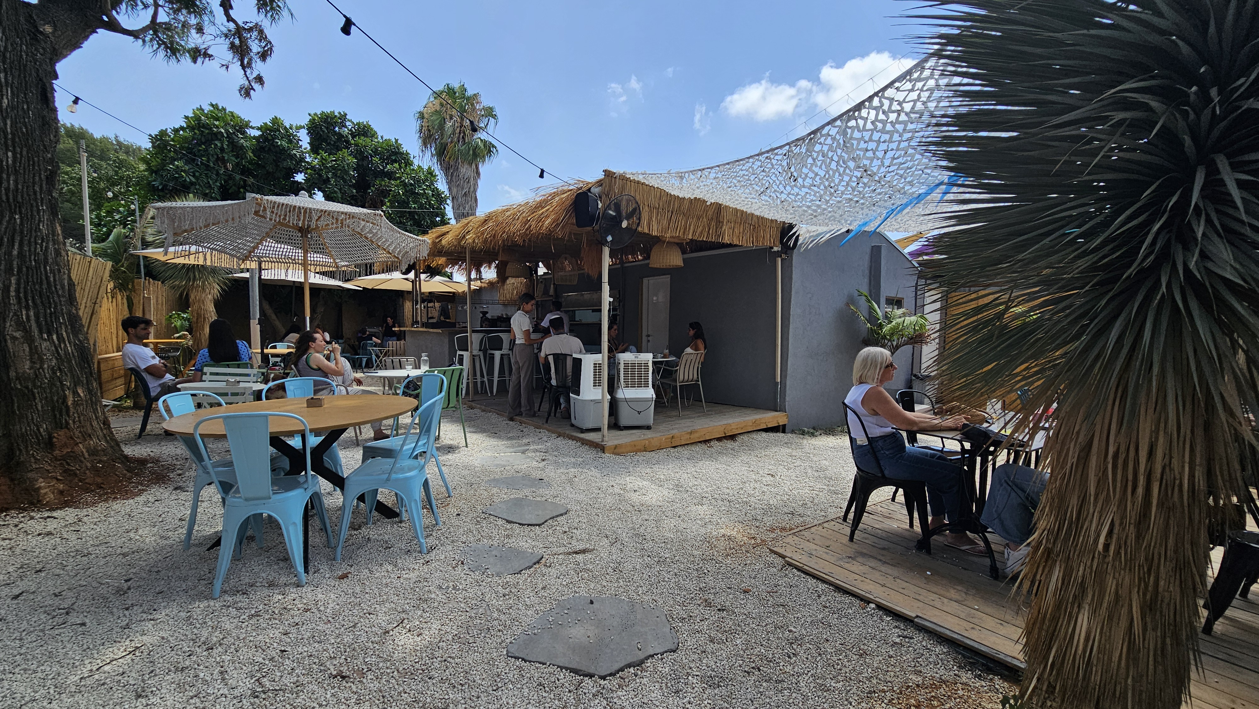 הרשלה בפרדס חנה כרכור לצד האורוות. צילום: אירה מקיינקו