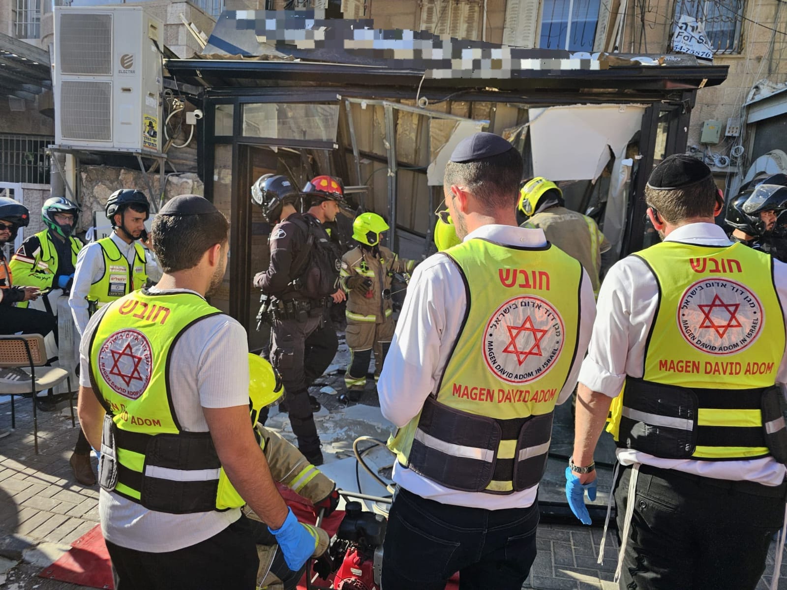 קריסת מרפסת בירושלים. צילום: דוברות מדא