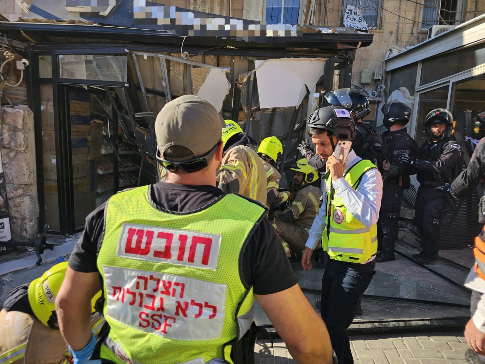 קריסת מרפסת בירושלים. צילום: דוברות מדא
