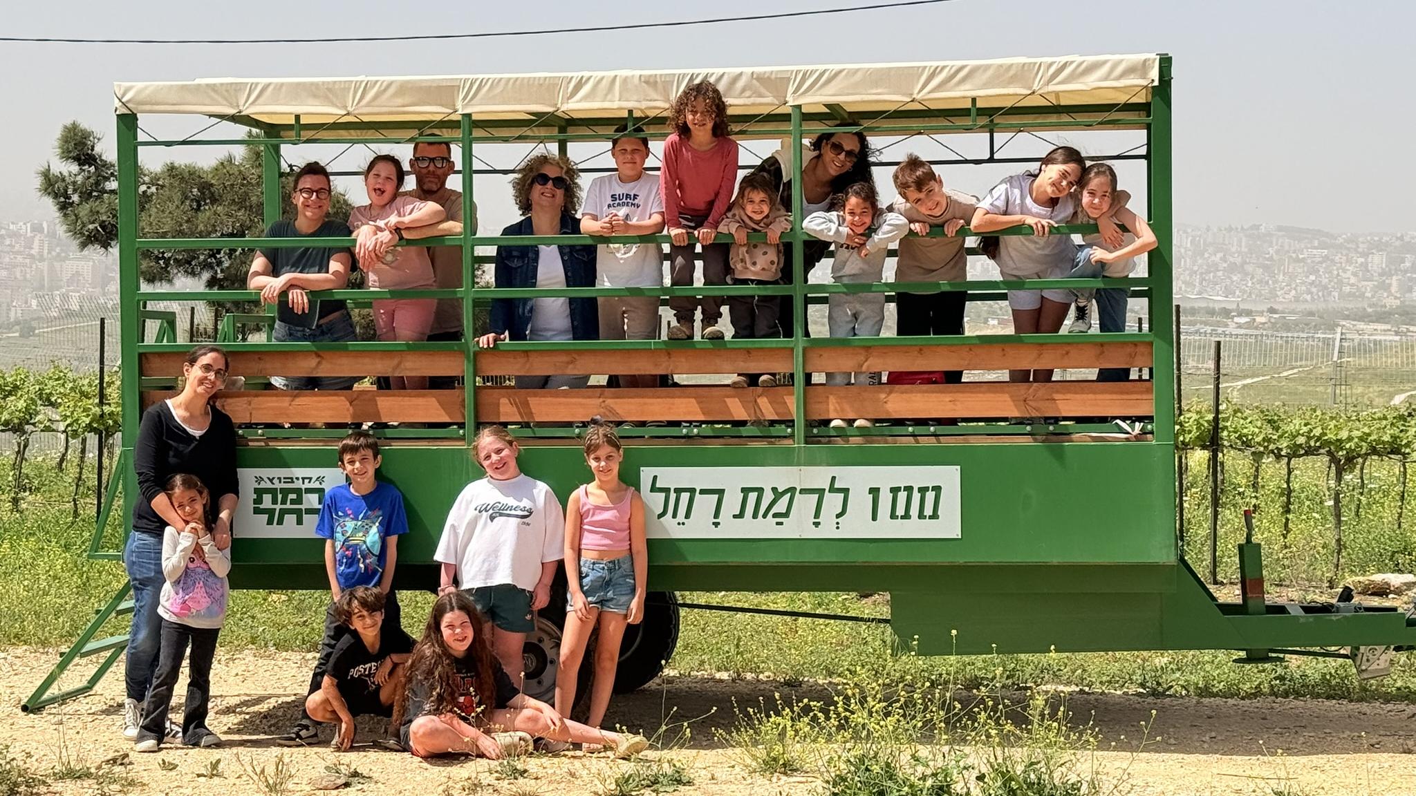 רמת רחל חוגגים 100 עם מסע בטרקטור בקיבוץ היחידי שממוקם בתוך ירושלים