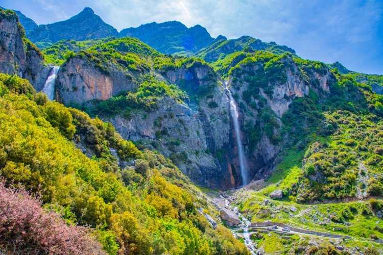 Twin Waterfalls. צילום: אירה מקיינקו
