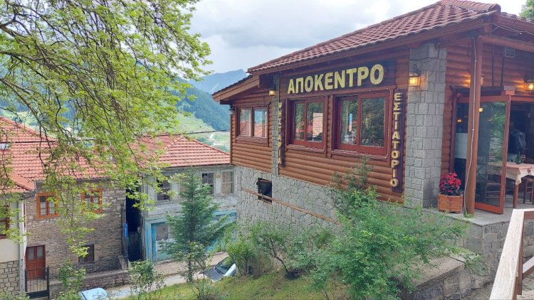 הטברנה המקומית Apokentro במצובו. צילום: אירה מקיינקו