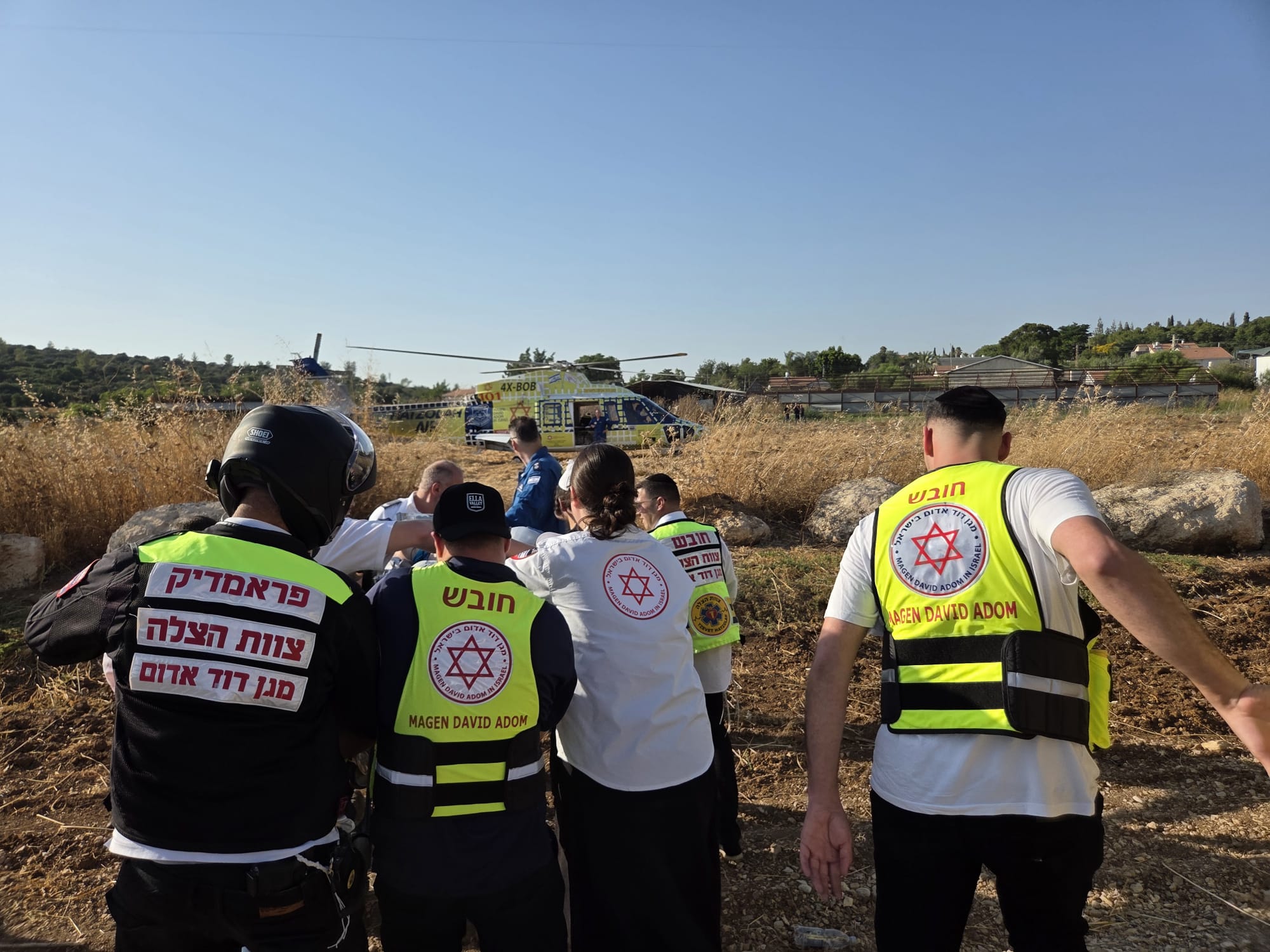 חילוץ מוסק של הפעוט . צילום: מבצעים מדא