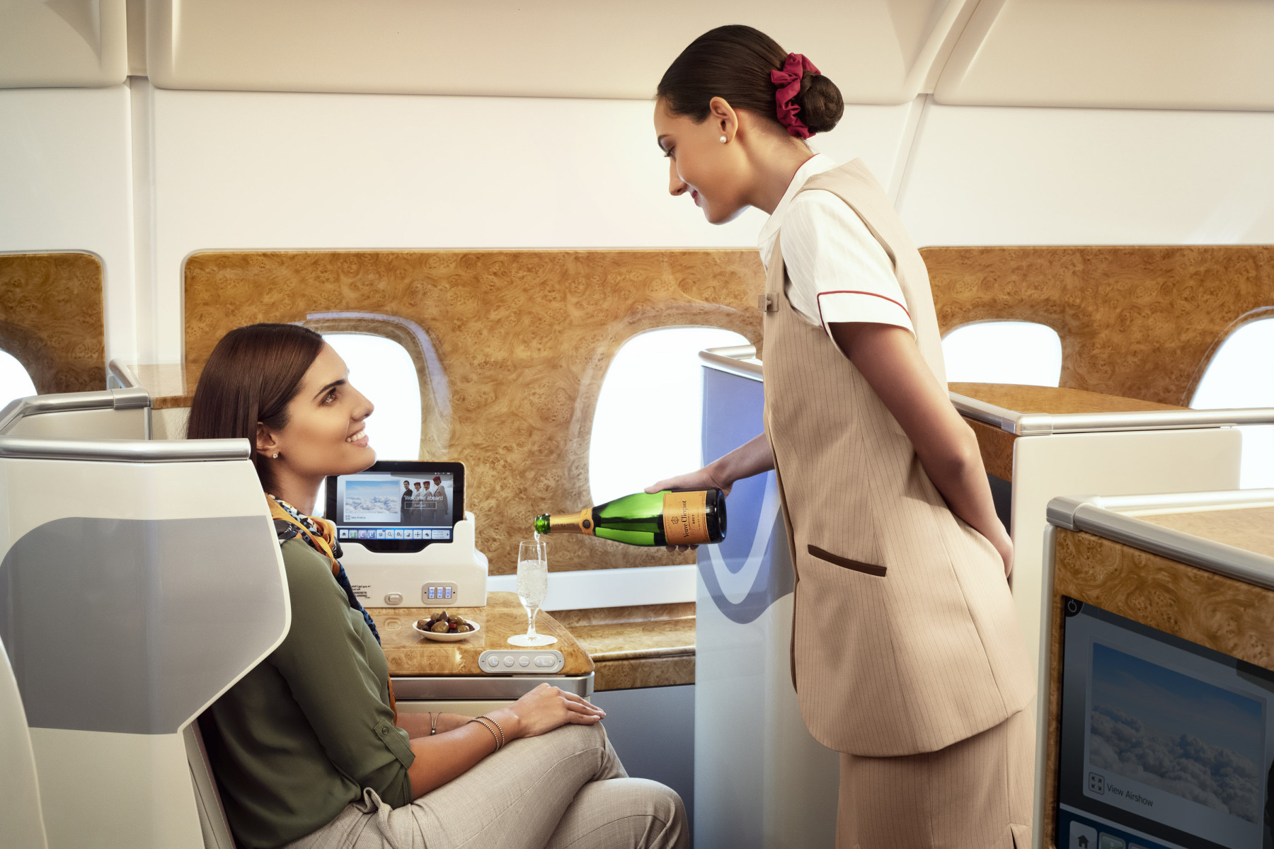 שמפניה ב-Emirates. צילום: Emirates