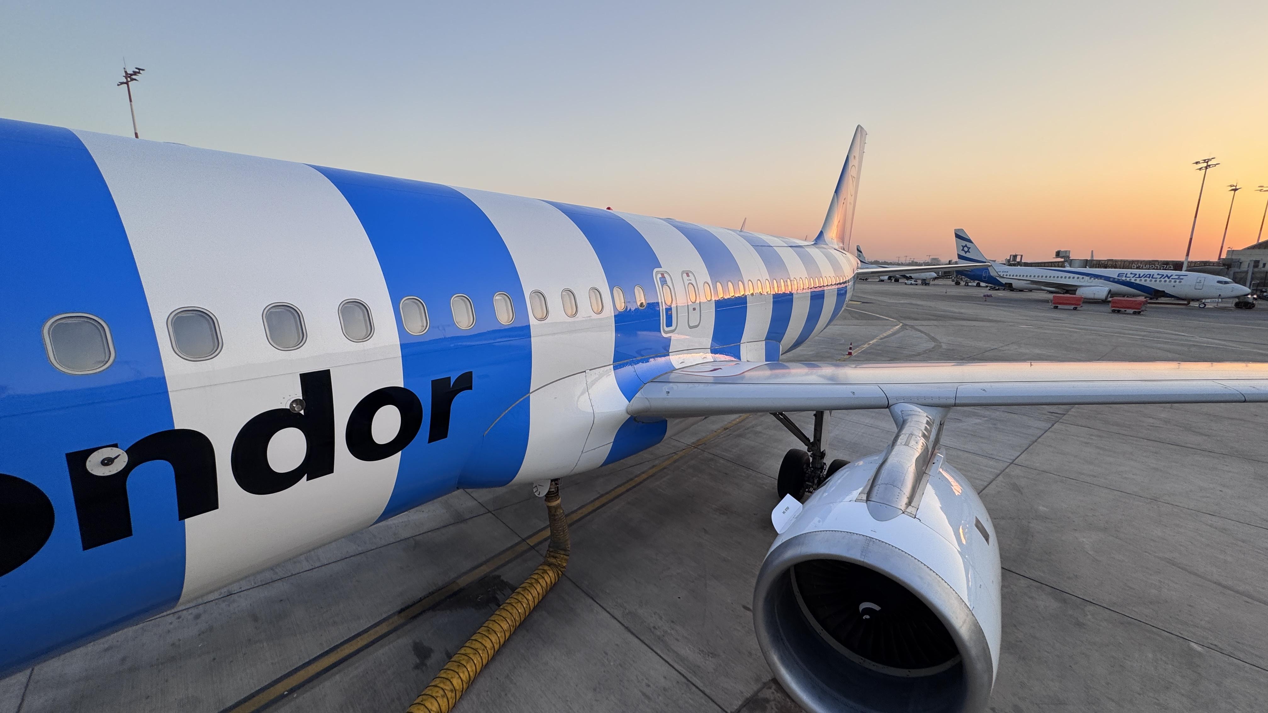 מטוס Condor בנמל התעופה בן גוריון. צילום: אור גפן
