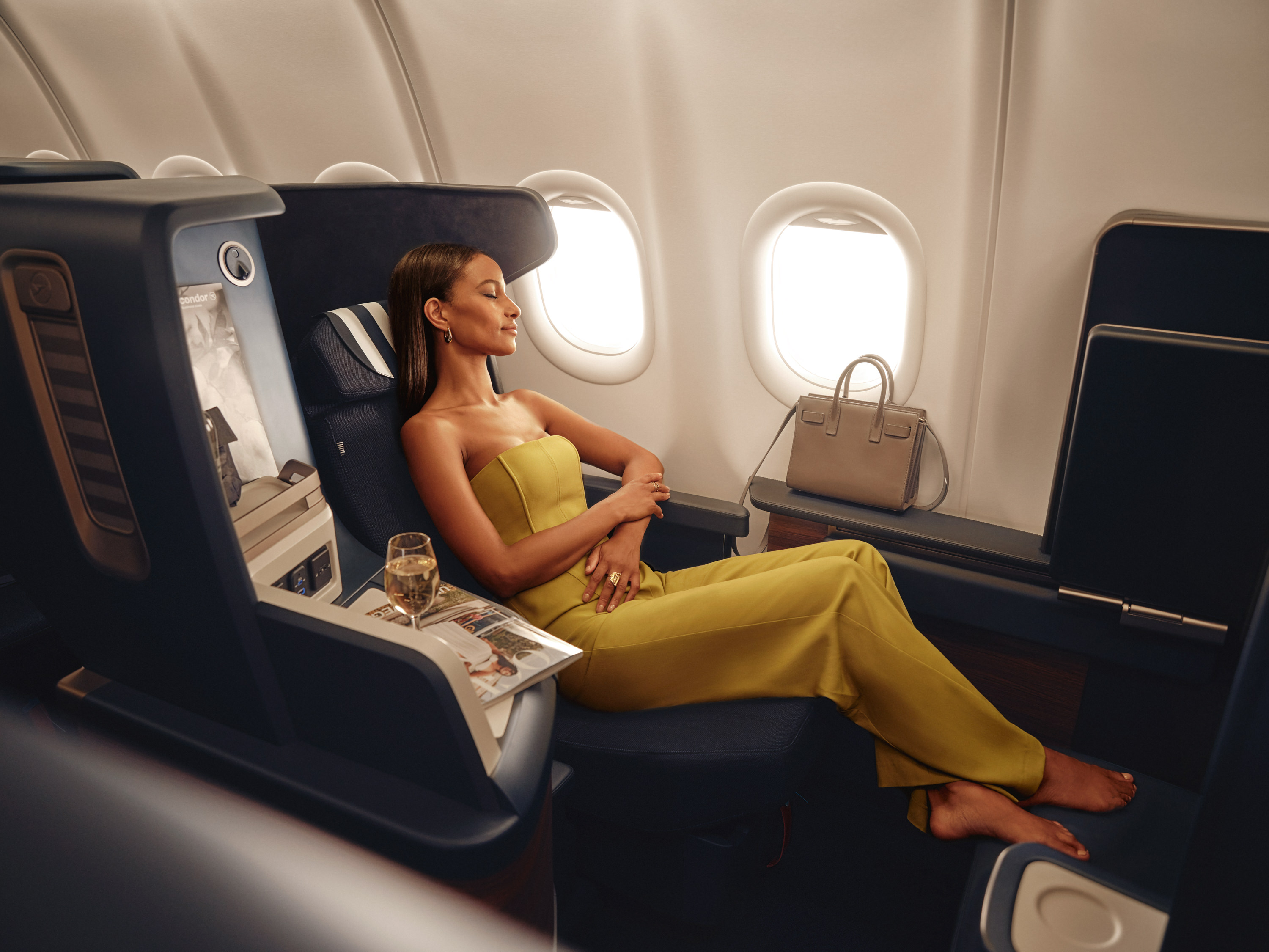 מחלקת העסקים של Condor במטוסים רחבי הגוף A330. צילום: Condor