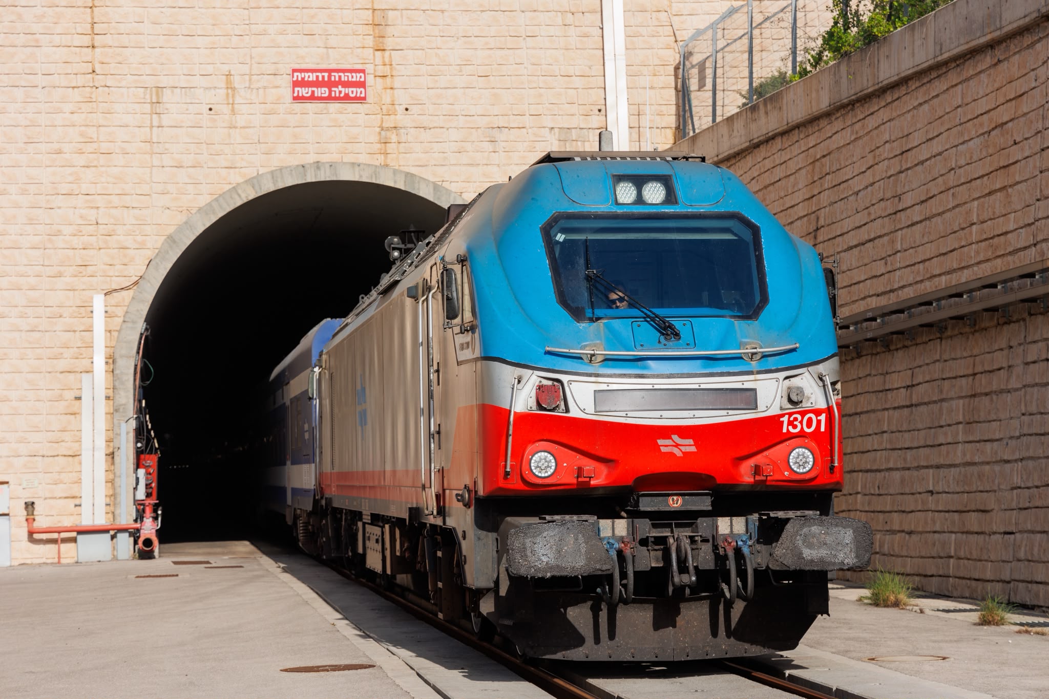רכבת במנהרת גילון בקו לכרמיאל, בו החלו נסיעות המבחן. צילום: רכבת ישראל