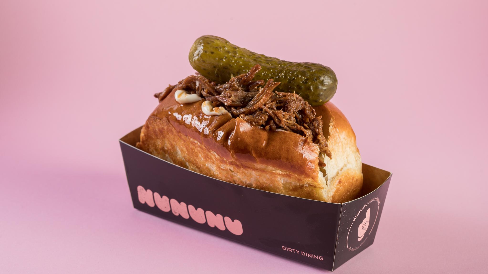  לחמניית בשר מפורק של נונונו. צילום ירון ברנר
