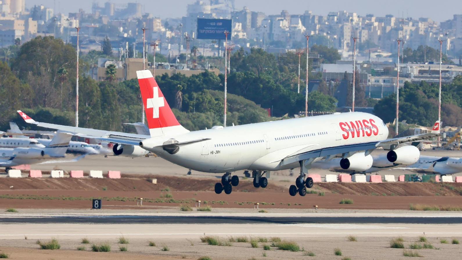  A340-300 של Swiss בנתבג. צילום עברי חזון 