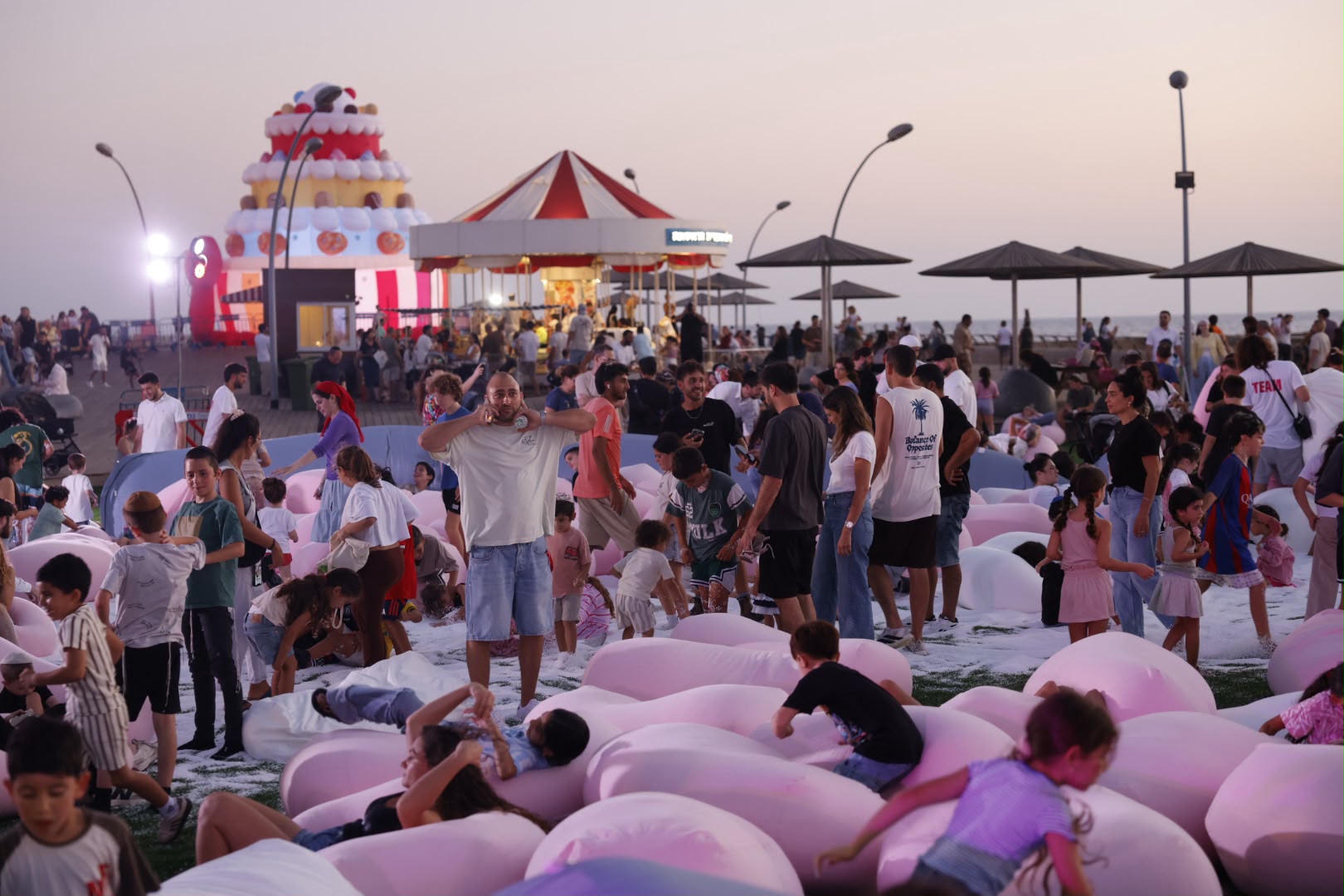 פסטיבל מוגזם בנמל. צילום: גיא יחיאלי