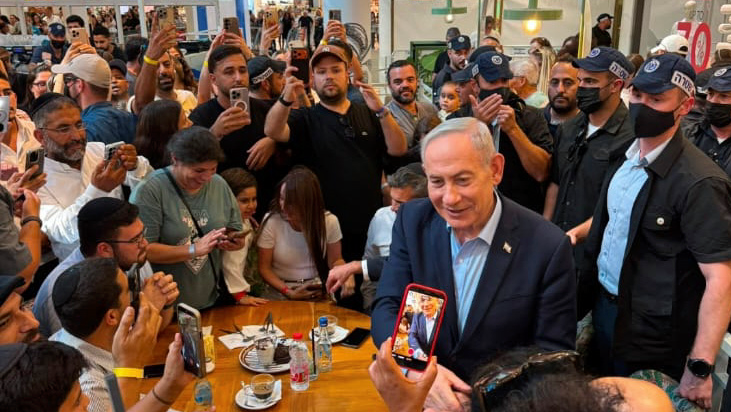 ראש הממשלה בנימין נתניהו עצר לקפה בגרג נתניה