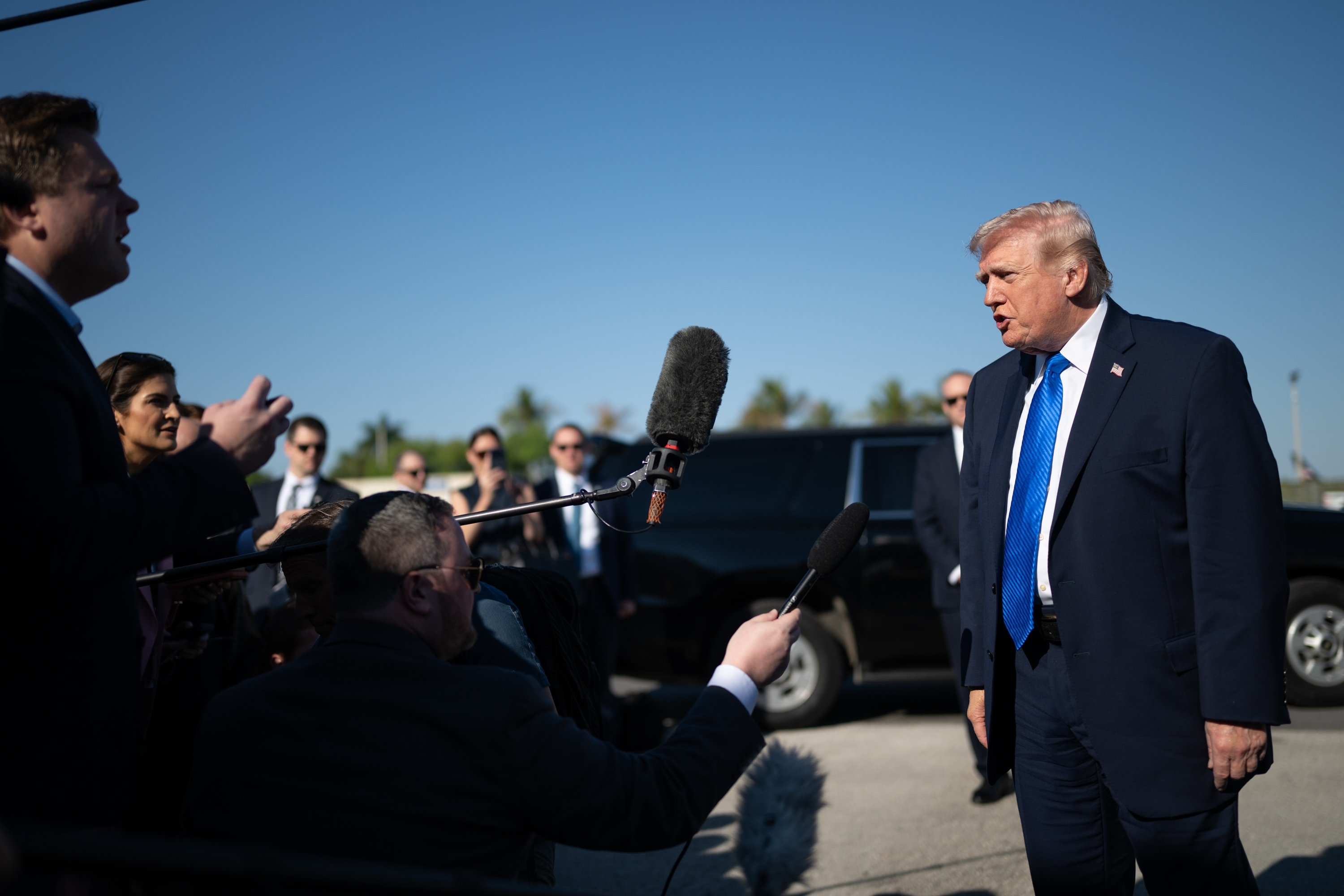 שדה התעופה פאלם ביץ' הפך ל-Donald J. Trump International Airport. צילום: Rawpixel.com / Shutterstock.com