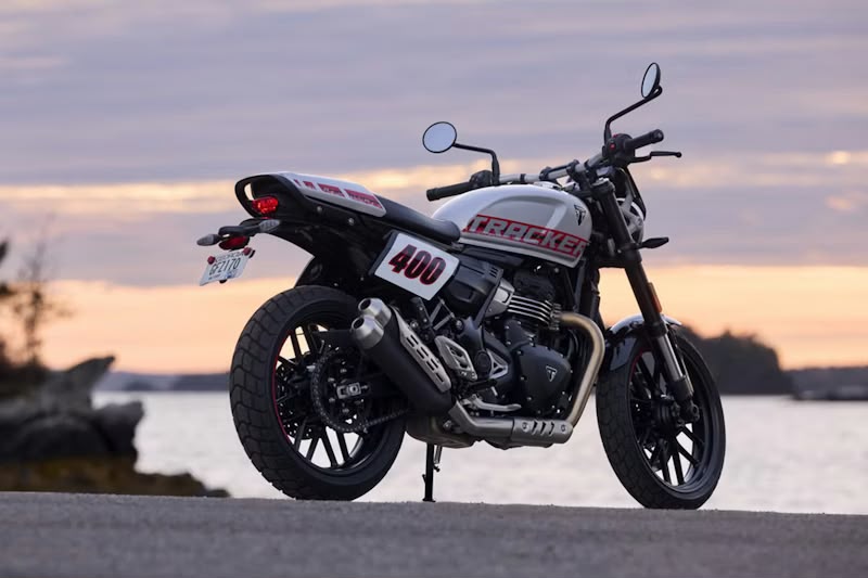 Tracker 400. צילום: Triumph motorcycles  