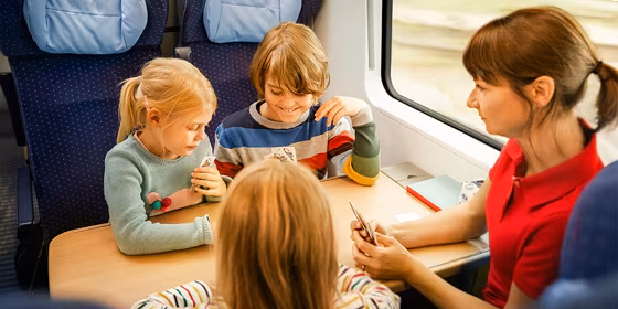 ליווי ילדים ברכבת בגרמניה. צילום: אתר DB