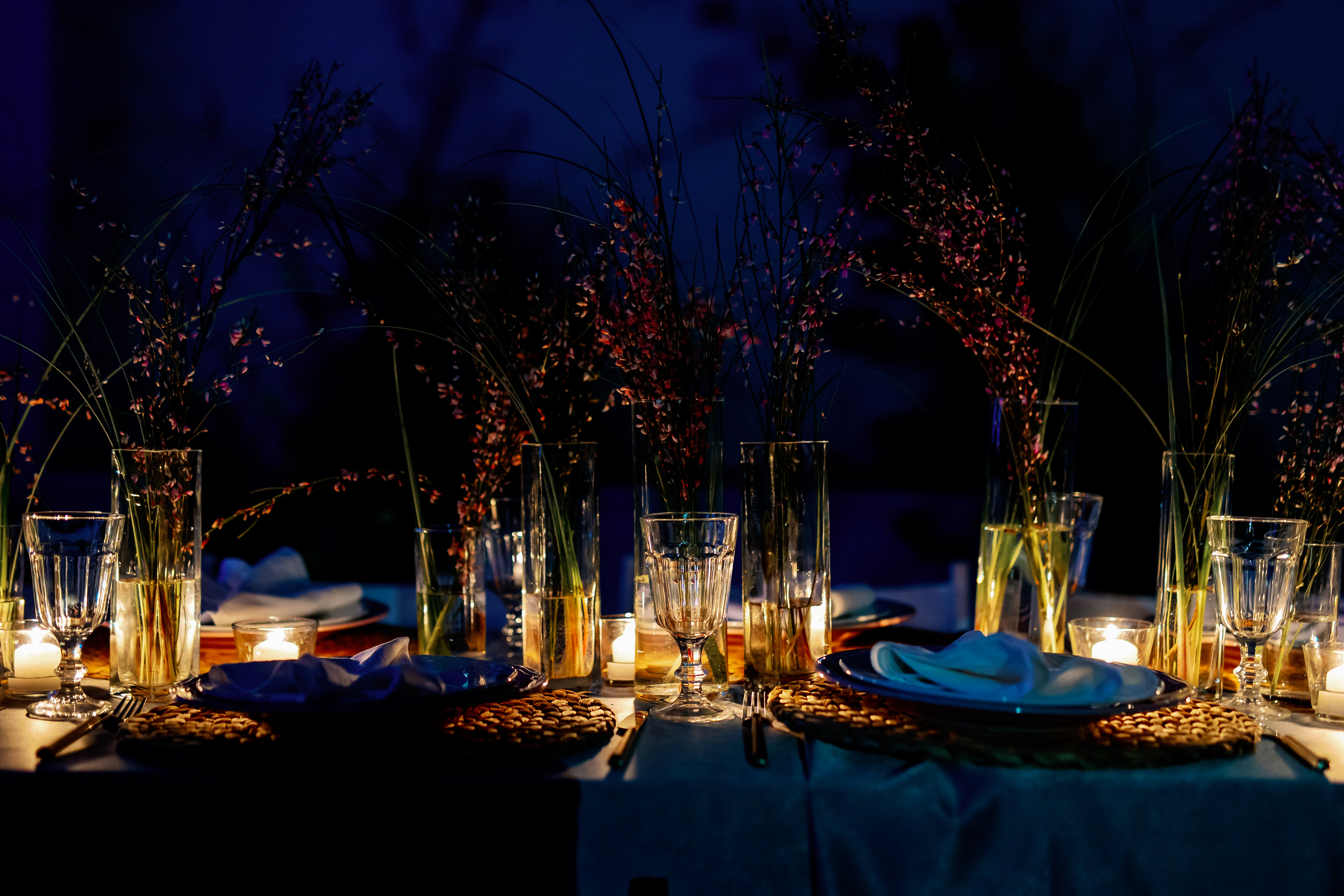 ארוחה בחשיכה מוחלטת. צילום: Shutterstock