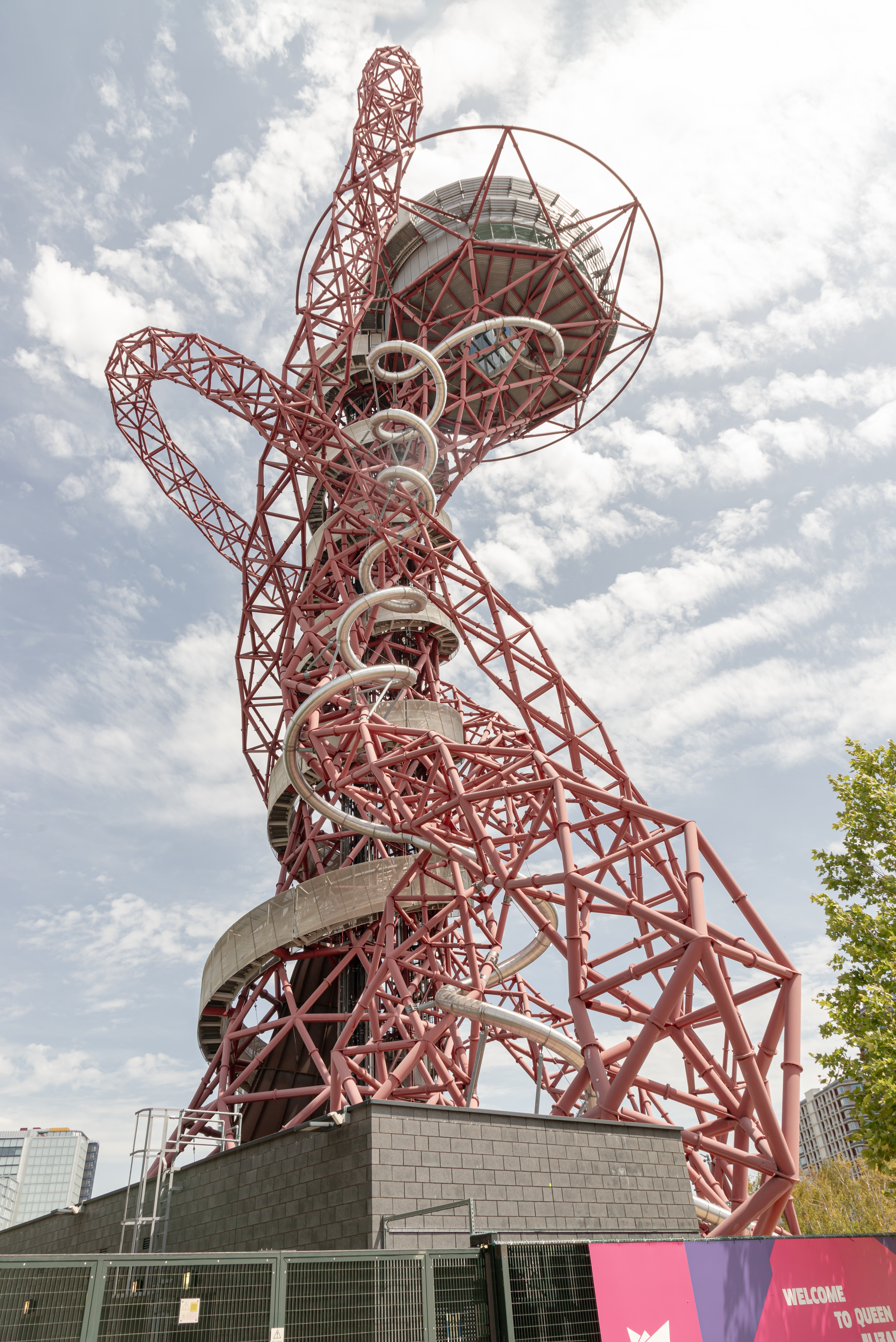 ArcelorMittal Orbit ב-Queen Elizabeth Olympic Park. צילום: anutr tosirikul / Shutterstock.com