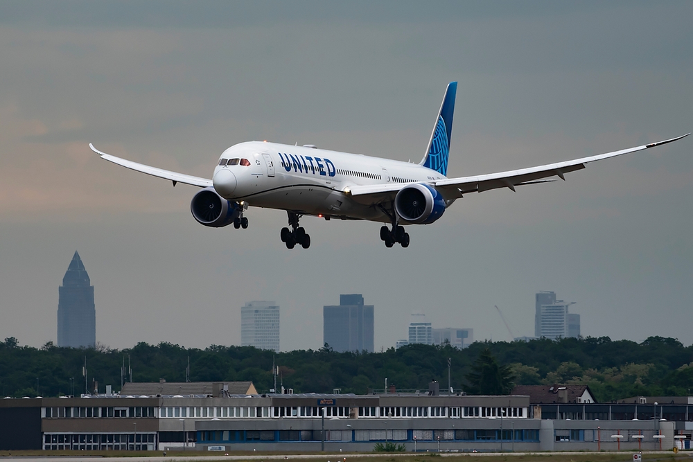 United Airlines Boeing 787-10 Dreamliner / Shutterstock