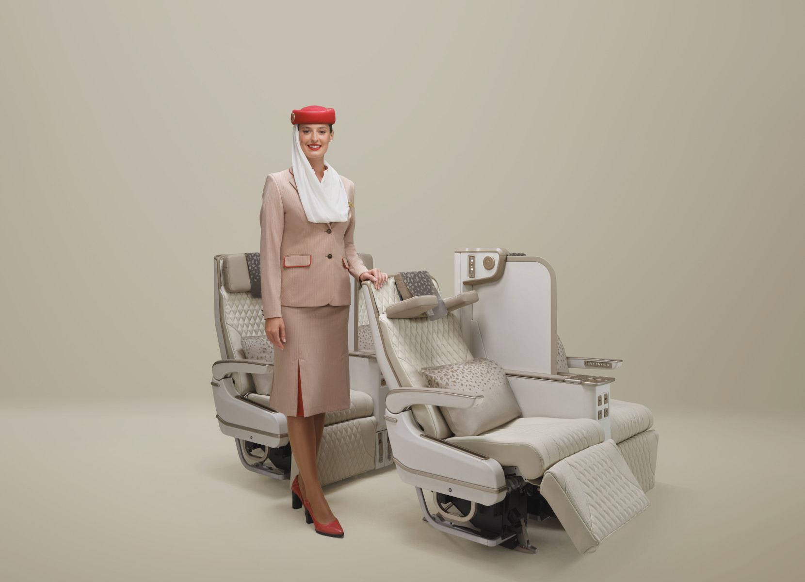 מושב חדש עם מחיצה חשמלית בגובה מלא. צילום: Emirates