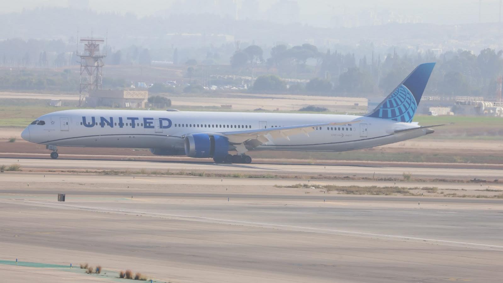 מטוס United Airlines בנמל התעופה בן גוריון. צילום: עברי חזון ivri_spotter@
