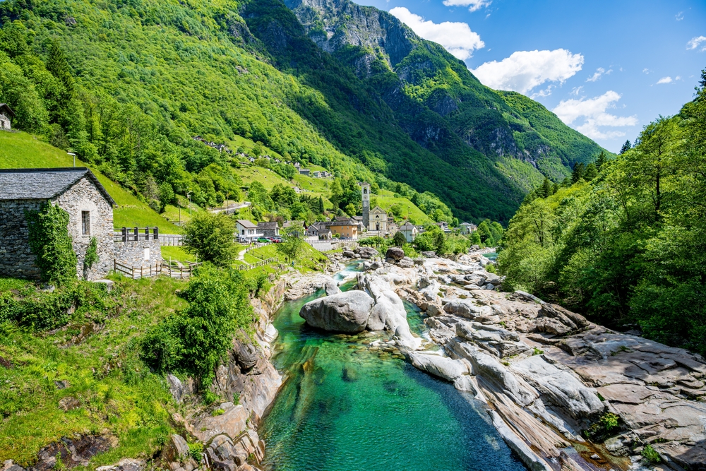 נהר Verzasca, טיצ'ינו, שוויץ. צילום: Shutterstock