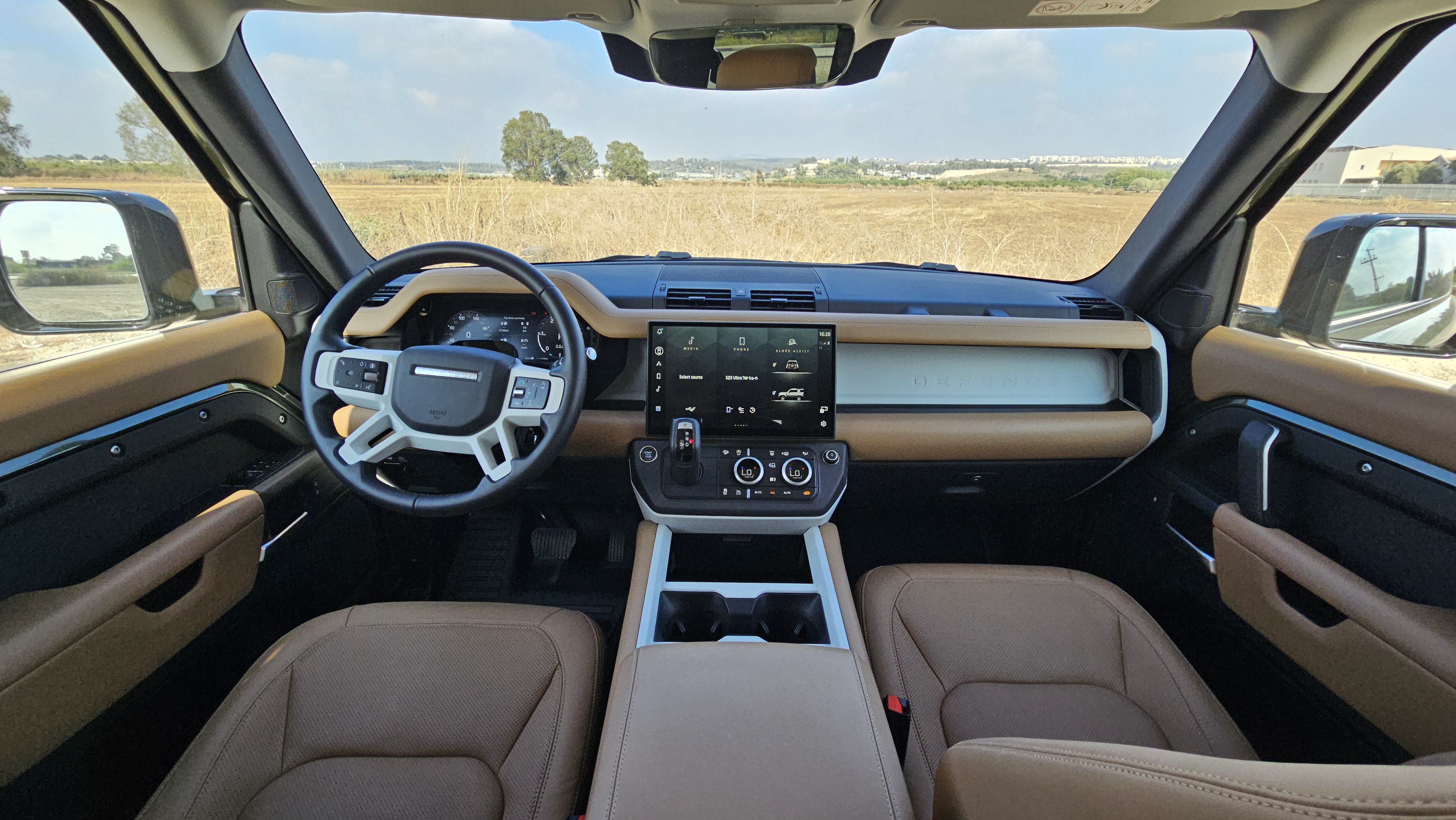 דיפנדר 90 S Windsor D200. צילום: אירה מקיינקו