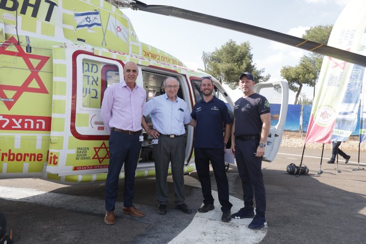 02 מימין לשמאל: אלי רואו נשיא הצלה אייר, ד"ר אהרון אלדר מנהל הצלה אייר ישראל, ד"ר יחזקאל קן נשיא ביה"ח הרצוג, וד"ר קובי חביב מנכ"ל ביה"ח הרצוג. צילום: מורג ביטן רסום ללא תשלום