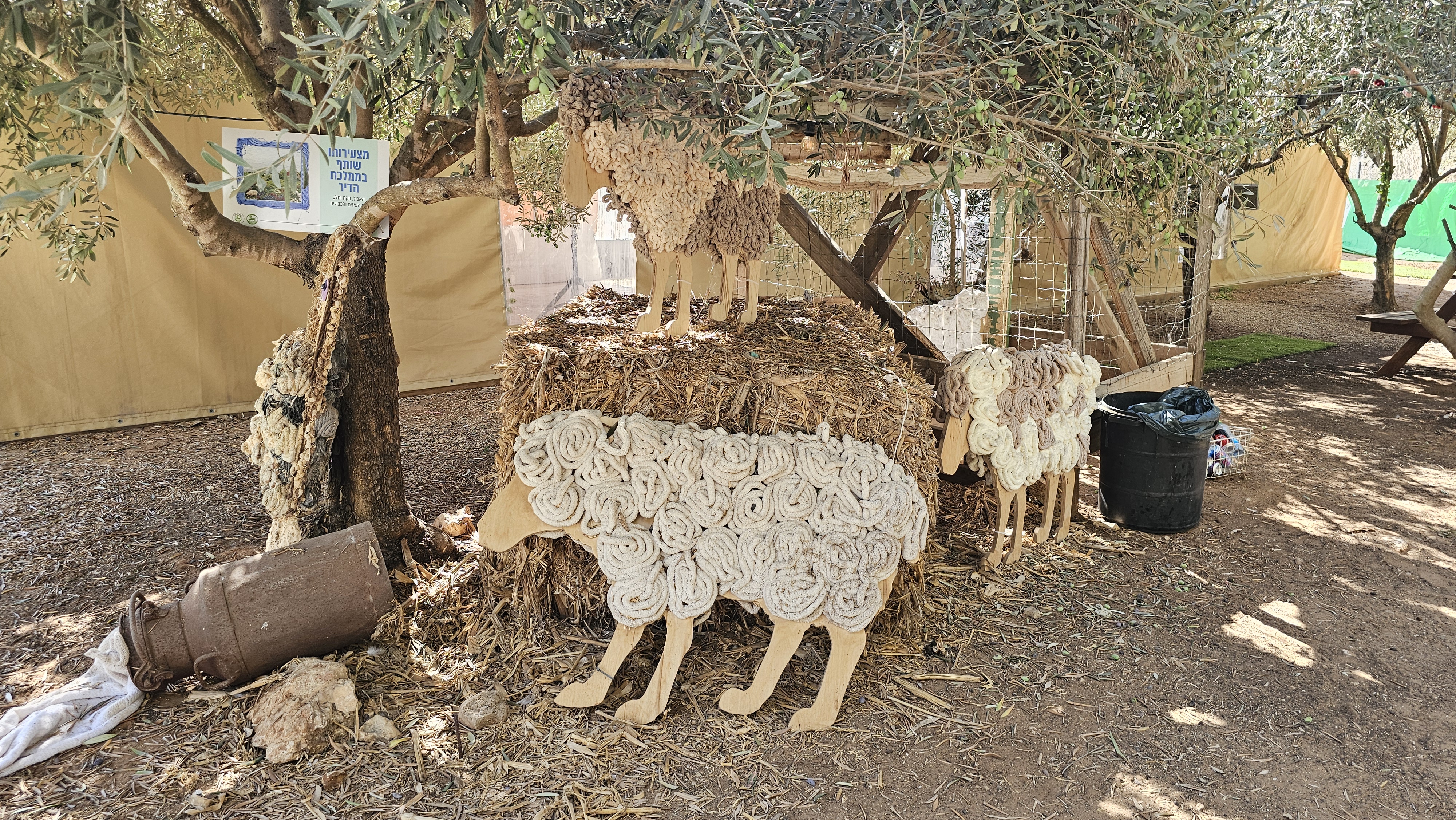 סורגות תקווה. צילום: אירה מקיינקו