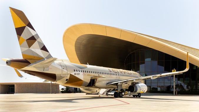 מטוס אתיחאד בנמל התעופה הים האדום. צילום: Etihad Airways