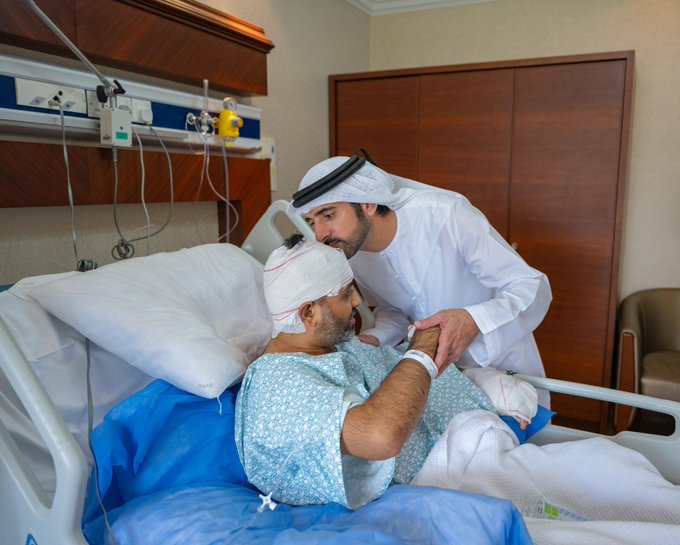 קפטן סמית' בבית החולים באמירויות. צילום : India in UAE