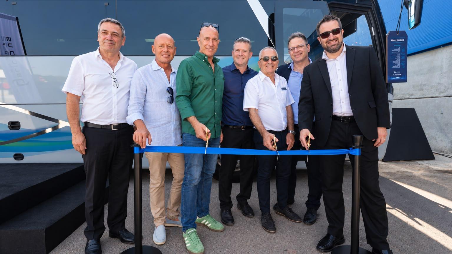 בריאן רוזן, דני בליליוס, דוד אוחנה, אודי אדירי, שלומי בסון, ואדי בן לייש ואלי בליליוס