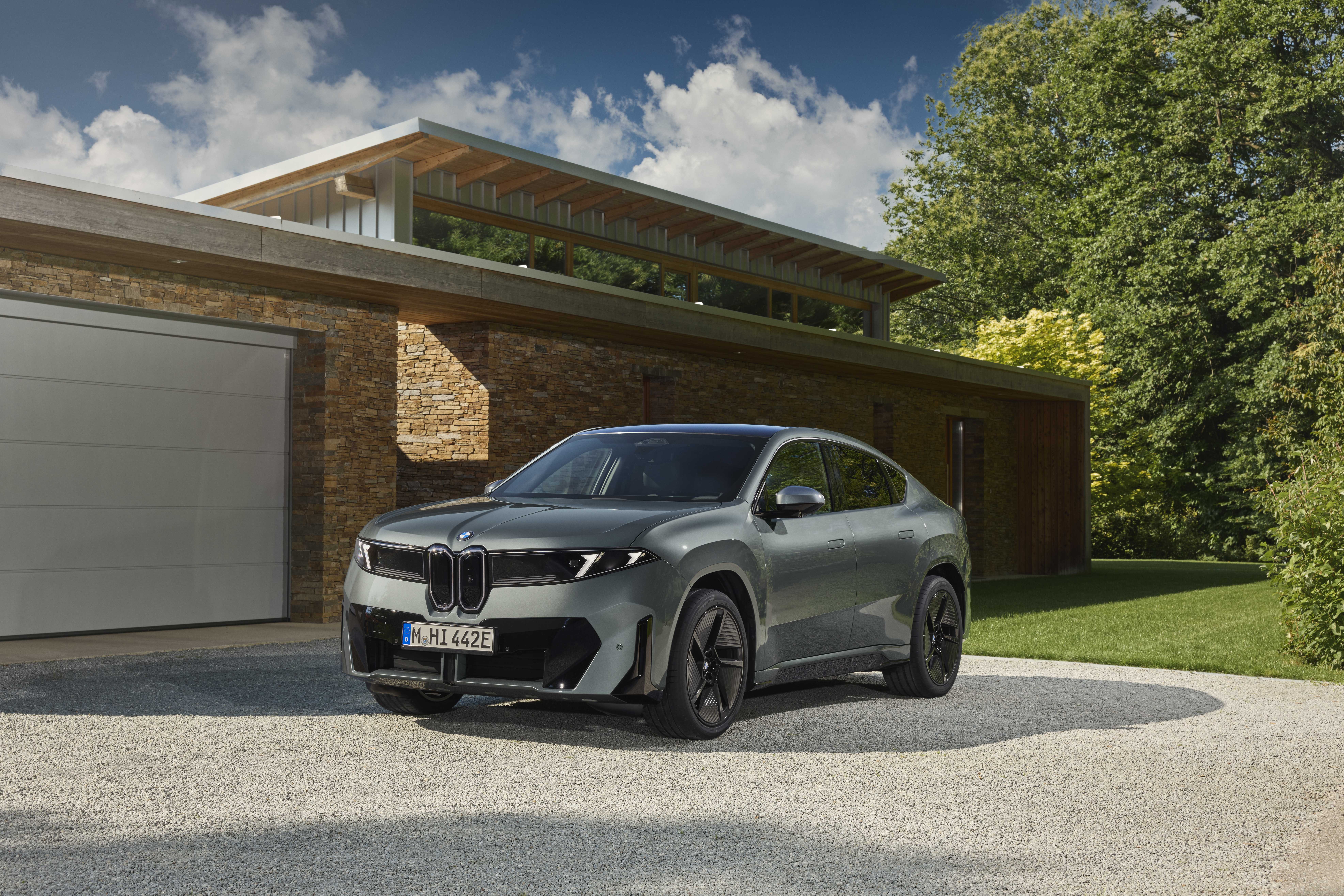 BMW iX4 50 xDrive. צילום: BMW Group