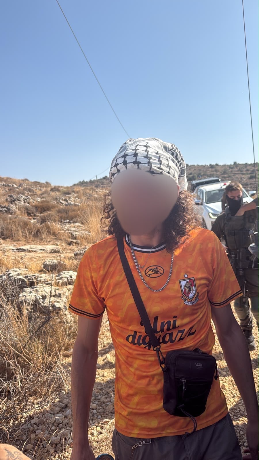 מעצרו של אחד הפעילים האנטי-ישראלים.  קרדיט: דוברות המשטרה.