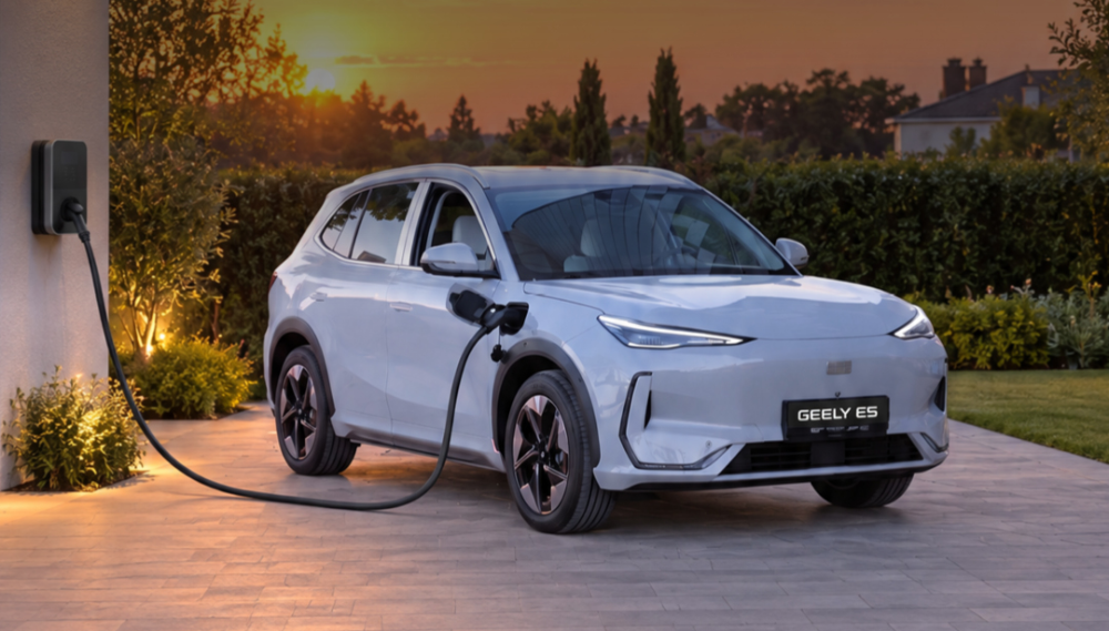 קונים GEELY E5? אפשר לקבל שלוש שנות טעינה ביתית ללא עלות. צילום: יחצ