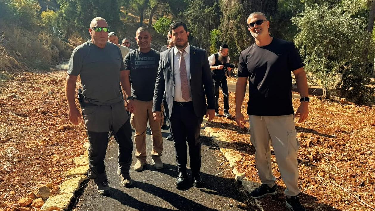 אושרי ילוז, יוסי קקון והצוות המקצועי של העירייה