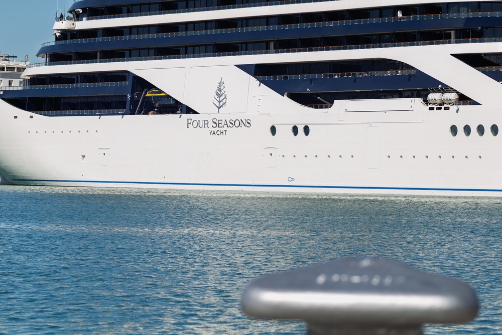Four Seasons Yacht. Shutterstock
