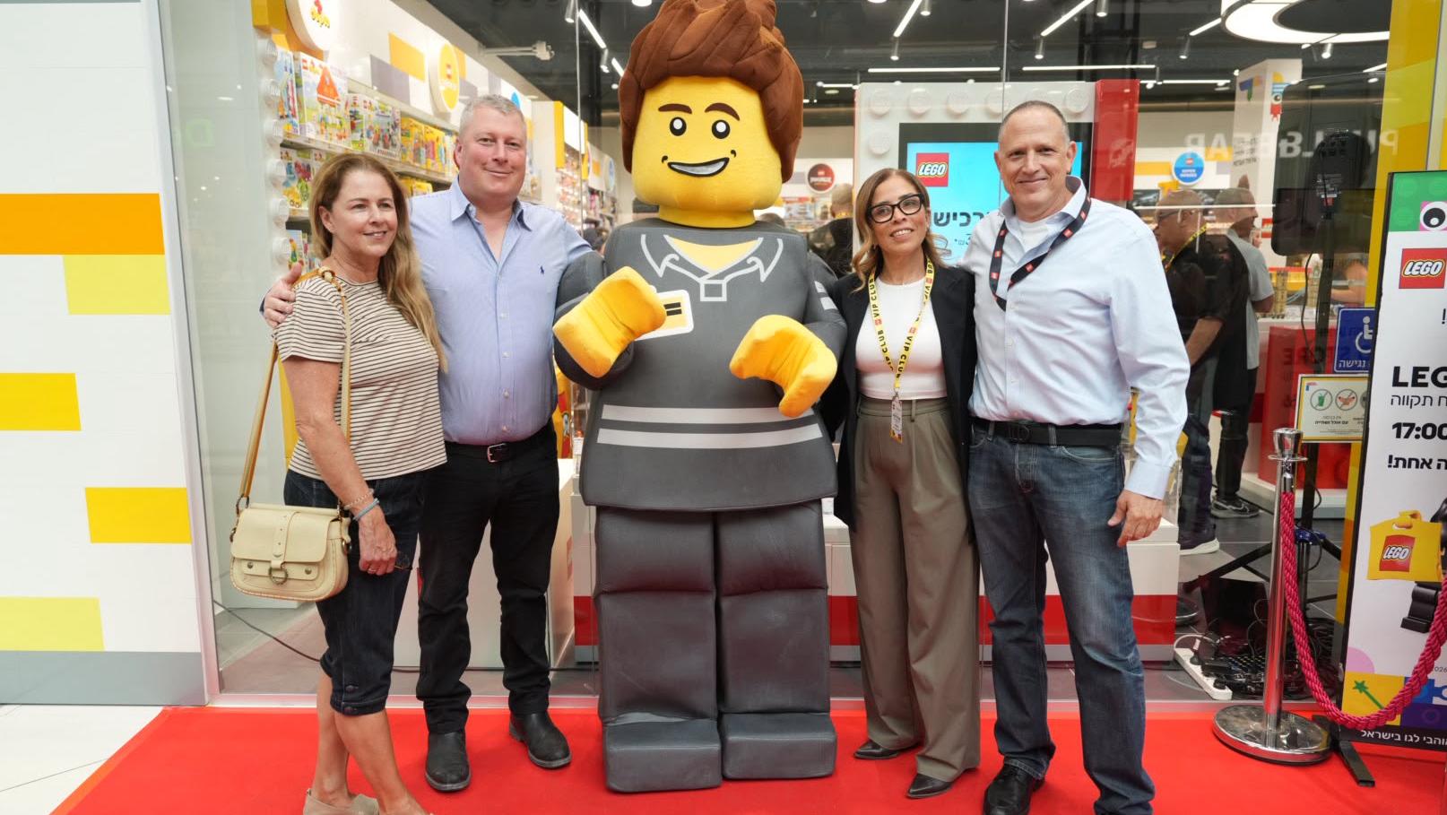 מימין יואב גאון נעמי סימן טוב עומר אוגולניק ודלית תור .צילום: דימה חבר