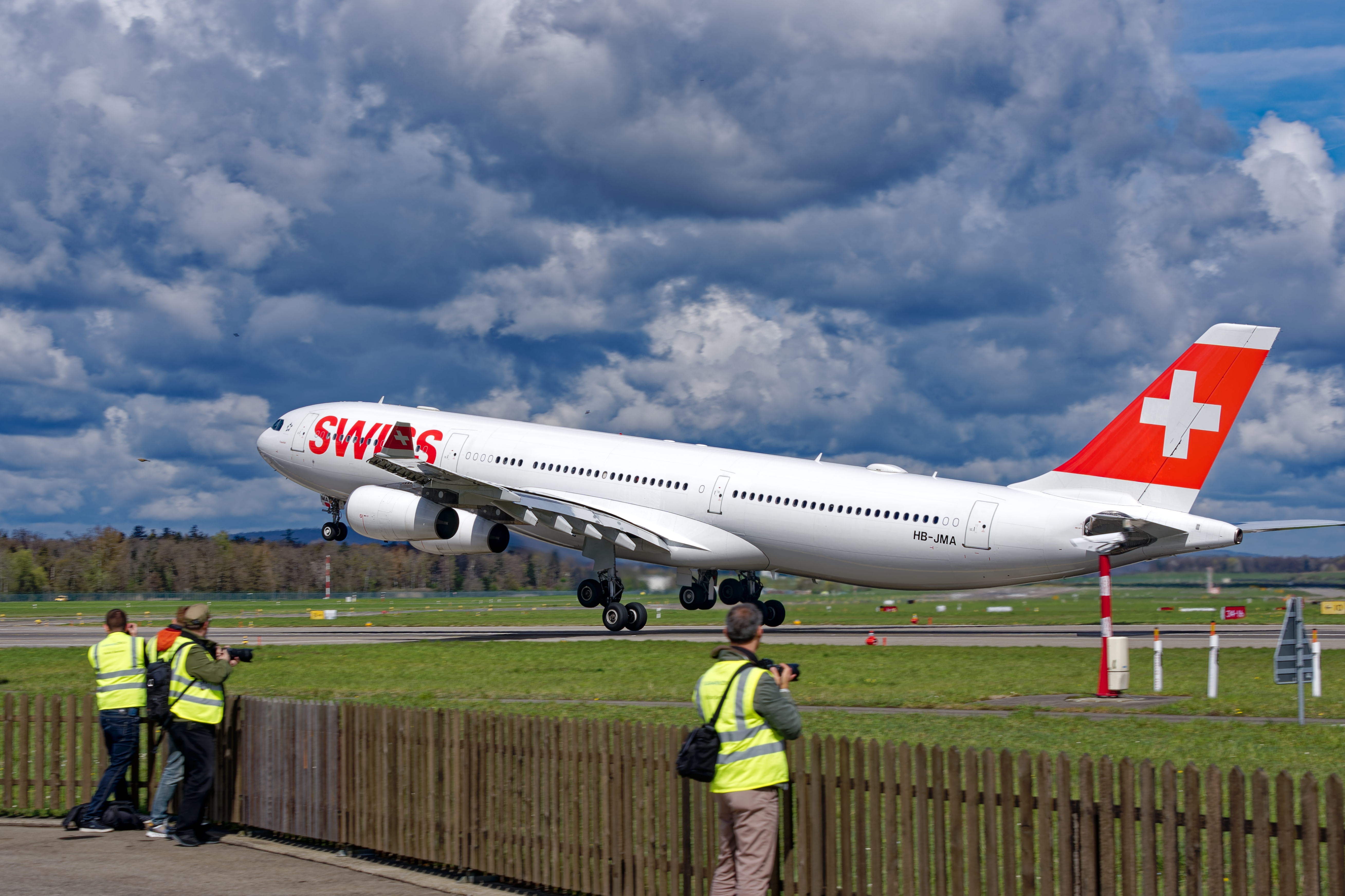 מטוס Airbus A340 של SWISS. צילום: Shutterstock