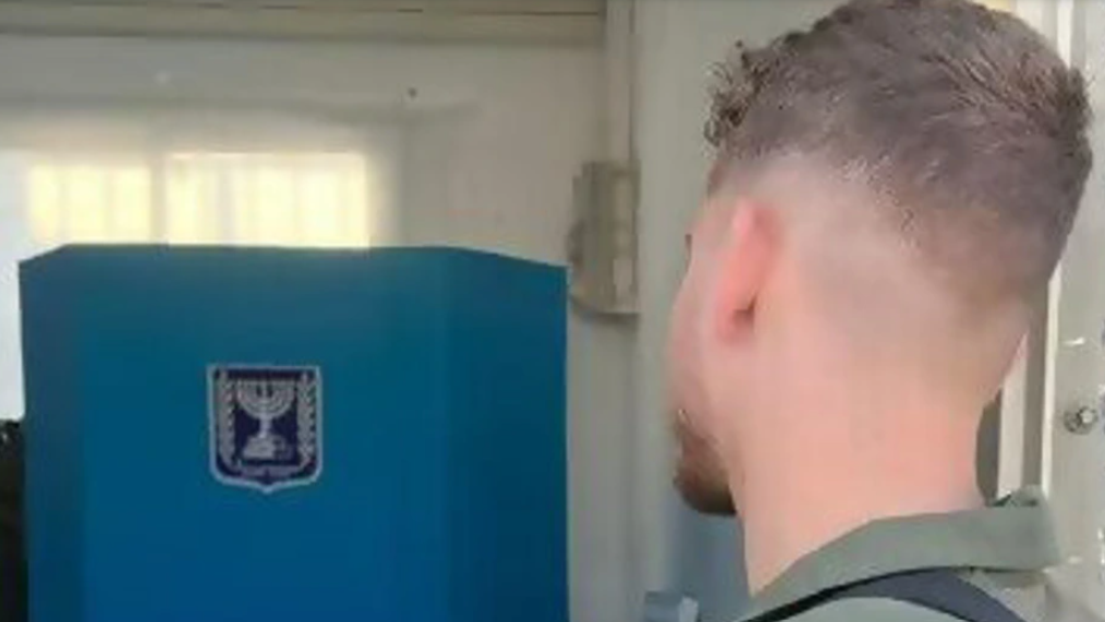 חיילים מצביעים בבחירות לכנסת ה-26. צילום: דובר צהל