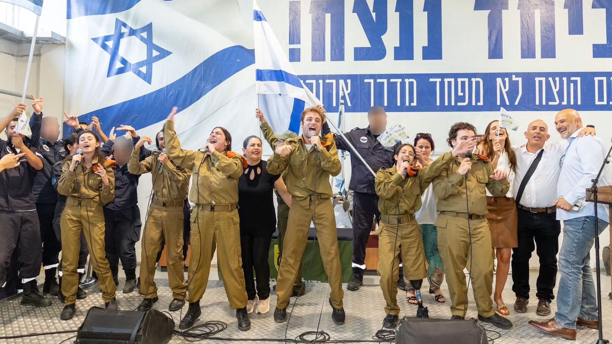 הופעה של גדולים במדים