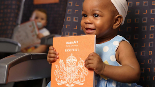 חברת התעופה תממן דרכונים לתינוקות. צילום: easyJet