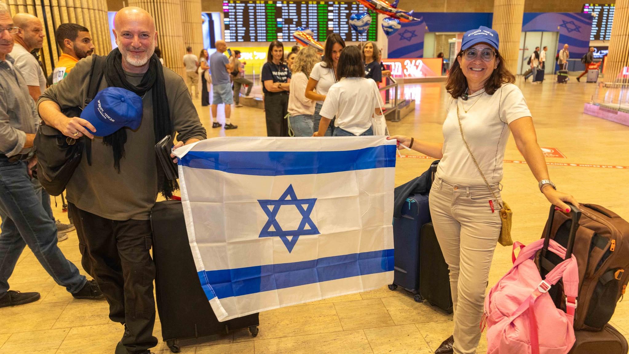 הישראלים שהגיעו מפורטוגל לבחירות. צילום: טל חיים