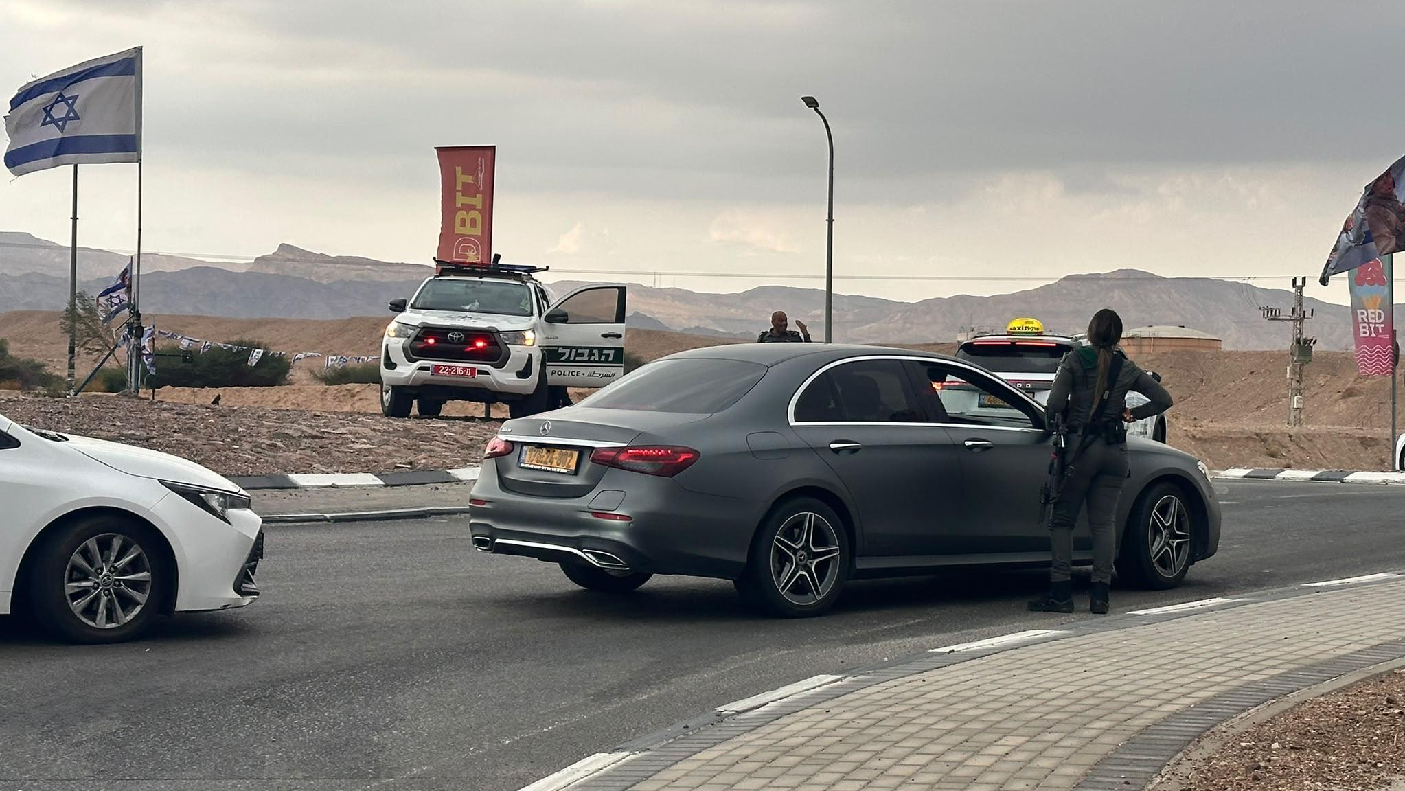 חסימות בדרך לאילת בשל ההצפות. צילום: משטרת ישראל