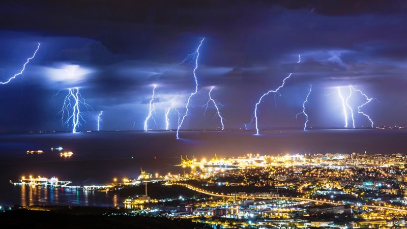 סערת ברקים (צילום: Shutterstock) סערת ברקים (צילום: Shutterstock)