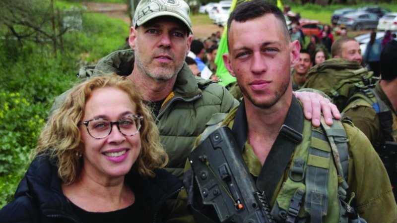 מימין לשמאל: ענבר ז מימין לשמאל: ענבר ז