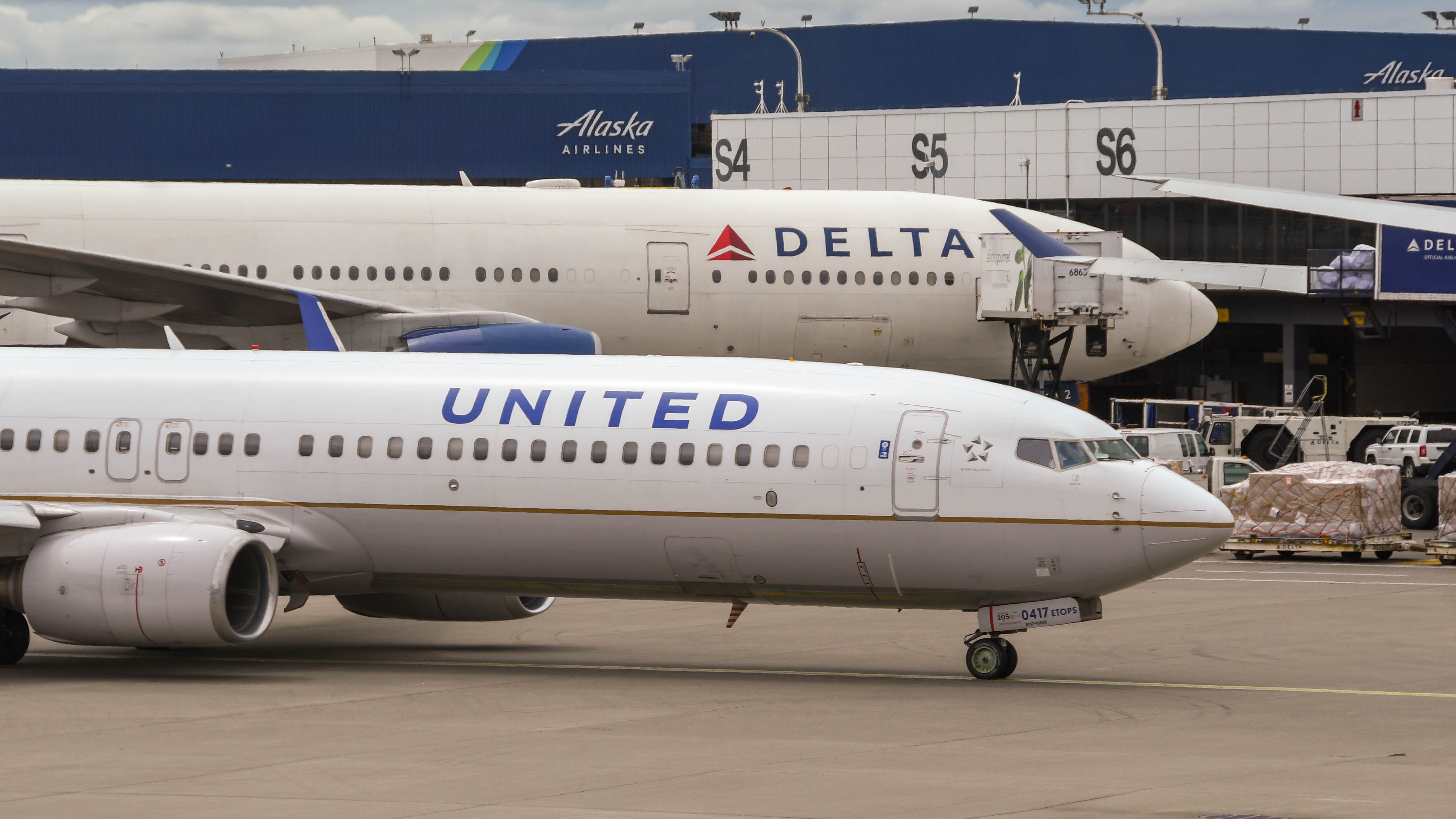 Delta and United Airlines. Photo: Shutterstock