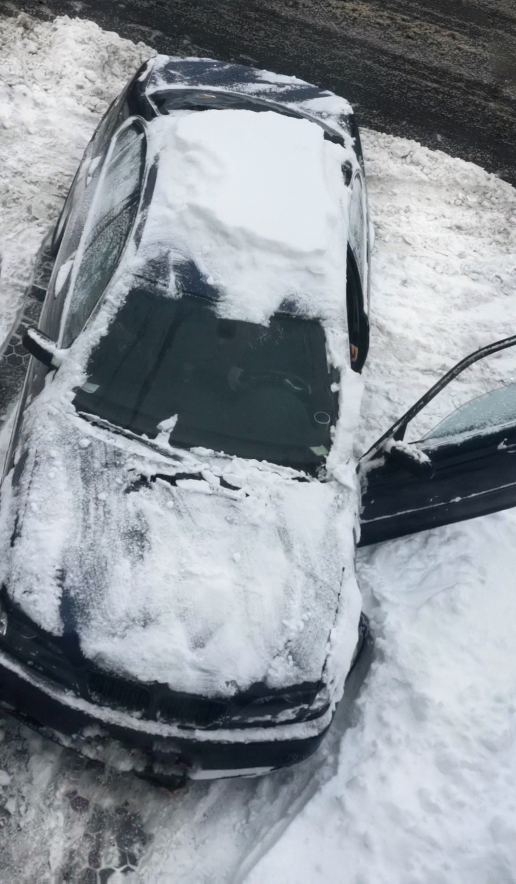 Driving in the snow. Photo: Alex Igna