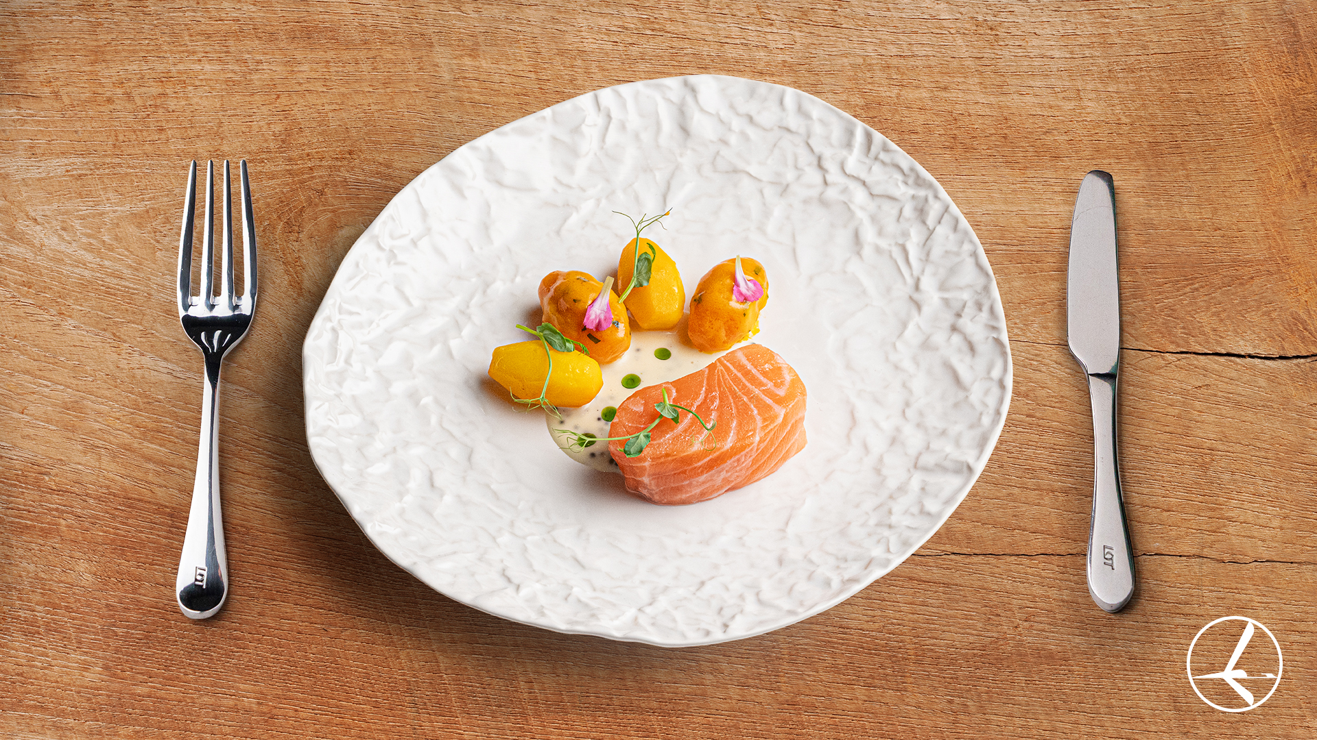 Label Rouge Salmon with Saffron .Photo: LOT Polish Airlines