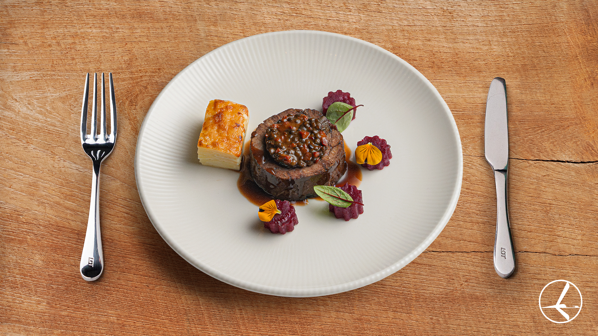 Braised Beef with Gratin Dauphinois. Photo: LOT Polish Airlines