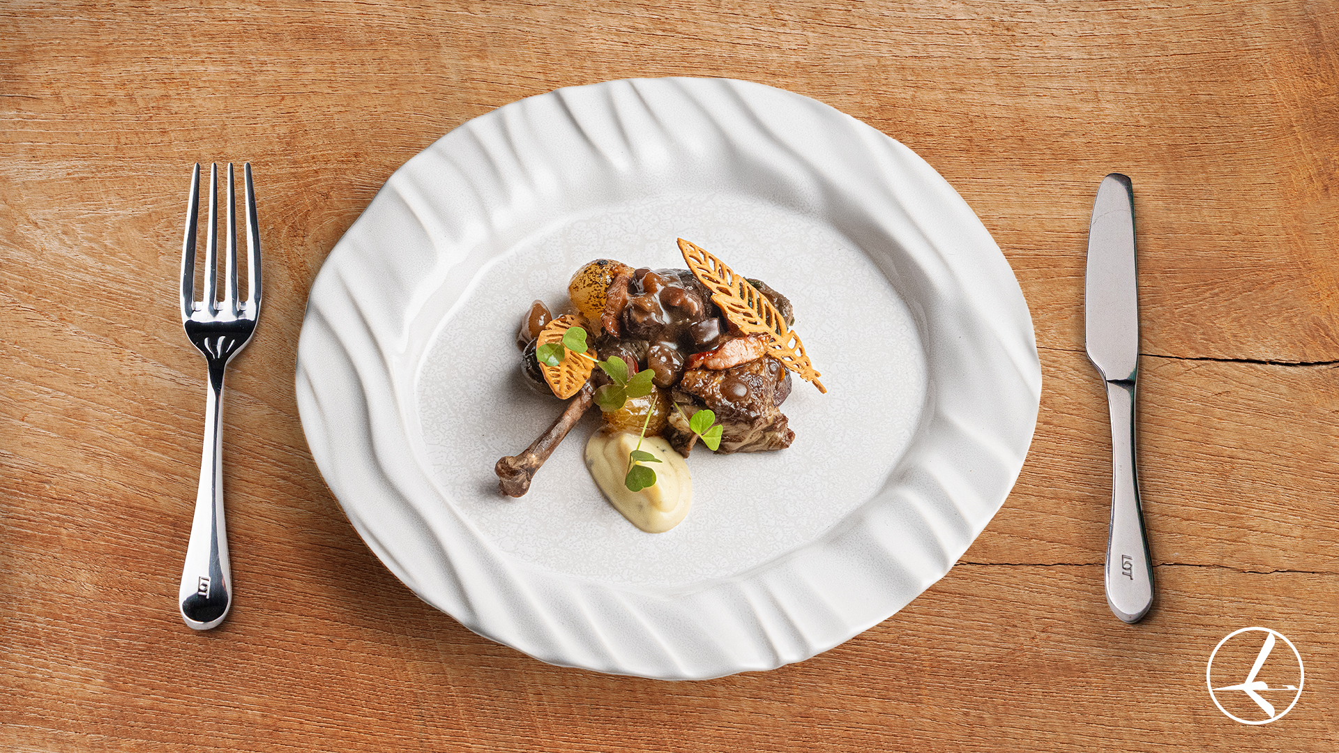 Guinea Fowl “Coq au Vin”. Photo: LOT Polish Airlines